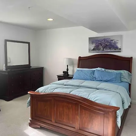 Suite A - Private Cozy, Spacious Suite With Private Bathroom